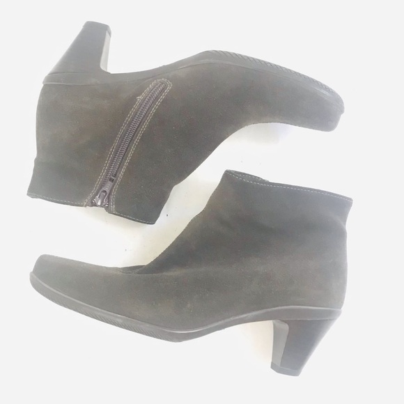 La Canadienne Waterproof Brown Suede Ankle Booties - Size 6 - Picture 3 of 8
